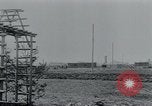 Standbild Polnischen und Russischen Opfer im Konzentrationslager Arnstadt Deutschland, 1945, aus Sekunde 12 historischem Filmmaterial Videoclip 65675073891