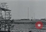 Standbild Polnischen und Russischen Opfer im Konzentrationslager Arnstadt Deutschland, 1945, aus Sekunde 13 historischem Filmmaterial Videoclip 65675073891
