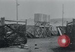 Standbild Polnischen und Russischen Opfer im Konzentrationslager Arnstadt Deutschland, 1945, aus Sekunde 16 historischem Filmmaterial Videoclip 65675073891