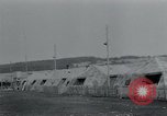 Standbild Polnischen und Russischen Opfer im Konzentrationslager Arnstadt Deutschland, 1945, aus Sekunde 17 historischem Filmmaterial Videoclip 65675073891