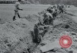 Standbild Polnischen und Russischen Opfer im Konzentrationslager Arnstadt Deutschland, 1945, aus Sekunde 29 historischem Filmmaterial Videoclip 65675073891