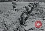 Standbild Polnischen und Russischen Opfer im Konzentrationslager Arnstadt Deutschland, 1945, aus Sekunde 30 historischem Filmmaterial Videoclip 65675073891