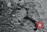 Standbild Polnischen und Russischen Opfer im Konzentrationslager Arnstadt Deutschland, 1945, aus Sekunde 40 historischem Filmmaterial Videoclip 65675073891