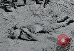 Standbild Polnischen und Russischen Opfer im Konzentrationslager Arnstadt Deutschland, 1945, aus Sekunde 60 historischem Filmmaterial Videoclip 65675073891