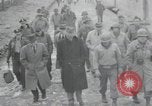 Standbild Haufen von toten Körpern Weimar Deutschland, 1945, aus Sekunde 13 historischem Filmmaterial Videoclip 65675073892