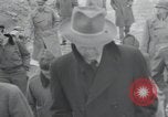 Standbild Haufen von toten Körpern Weimar Deutschland, 1945, aus Sekunde 19 historischem Filmmaterial Videoclip 65675073892