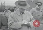 Standbild Haufen von toten Körpern Weimar Deutschland, 1945, aus Sekunde 30 historischem Filmmaterial Videoclip 65675073892