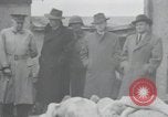 Standbild Haufen von toten Körpern Weimar Deutschland, 1945, aus Sekunde 42 historischem Filmmaterial Videoclip 65675073892