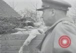 Standbild Haufen von toten Körpern Weimar Deutschland, 1945, aus Sekunde 46 historischem Filmmaterial Videoclip 65675073892