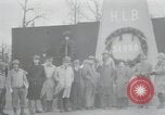 Standbild Haufen von toten Körpern Weimar Deutschland, 1945, aus Sekunde 53 historischem Filmmaterial Videoclip 65675073892