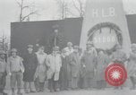 Standbild Haufen von toten Körpern Weimar Deutschland, 1945, aus Sekunde 54 historischem Filmmaterial Videoclip 65675073892