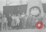 Standbild Haufen von toten Körpern Weimar Deutschland, 1945, aus Sekunde 58 historischem Filmmaterial Videoclip 65675073892