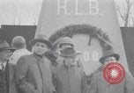 Standbild Haufen von toten Körpern Weimar Deutschland, 1945, aus Sekunde 59 historischem Filmmaterial Videoclip 65675073892
