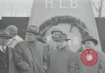 Standbild Haufen von toten Körpern Weimar Deutschland, 1945, aus Sekunde 61 historischem Filmmaterial Videoclip 65675073892