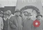 Standbild Haufen von toten Körpern Weimar Deutschland, 1945, aus Sekunde 62 historischem Filmmaterial Videoclip 65675073892