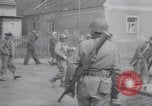 Standbild Vereinigten Staaten Truppen Cham Deutschland, 1945, aus Sekunde 56 historischem Filmmaterial Videoclip 65675073896