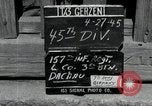 Immagine di Prigionieri di camp Germania, 1945, secondo 4 filmato di repertorio 65675073900