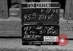 Immagine di Prigionieri di camp Germania, 1945, secondo 5 filmato di repertorio 65675073900