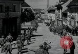 Immagine di Prigionieri di camp Germania, 1945, secondo 44 filmato di repertorio 65675073900