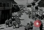 Immagine di Prigionieri di camp Germania, 1945, secondo 46 filmato di repertorio 65675073900