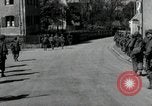 Immagine di Prigionieri di camp Germania, 1945, secondo 61 filmato di repertorio 65675073900