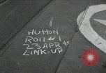 Standbild deutsche Zivilisten am östlichen Ufer der Mulde Grimma Deutschland, 1945, aus Sekunde 1 historischem Filmmaterial Videoclip 65675073903