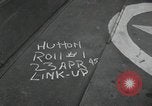 Standbild deutsche Zivilisten am östlichen Ufer der Mulde Grimma Deutschland, 1945, aus Sekunde 3 historischem Filmmaterial Videoclip 65675073903