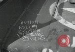 Standbild deutsche Zivilisten am östlichen Ufer der Mulde Grimma Deutschland, 1945, aus Sekunde 4 historischem Filmmaterial Videoclip 65675073903