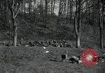 Standbild deutsche Zivilisten am östlichen Ufer der Mulde Grimma Deutschland, 1945, aus Sekunde 7 historischem Filmmaterial Videoclip 65675073903