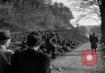 Standbild deutsche Zivilisten am östlichen Ufer der Mulde Grimma Deutschland, 1945, aus Sekunde 14 historischem Filmmaterial Videoclip 65675073903