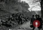 Standbild deutsche Zivilisten am östlichen Ufer der Mulde Grimma Deutschland, 1945, aus Sekunde 18 historischem Filmmaterial Videoclip 65675073903