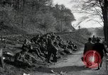 Standbild deutsche Zivilisten am östlichen Ufer der Mulde Grimma Deutschland, 1945, aus Sekunde 20 historischem Filmmaterial Videoclip 65675073903