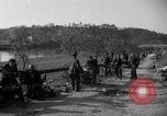 Standbild deutsche Zivilisten am östlichen Ufer der Mulde Grimma Deutschland, 1945, aus Sekunde 49 historischem Filmmaterial Videoclip 65675073903