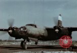Standbild US-B-26 Marauder Bomber wird bereit für die Mission Deutschland, 1945, aus Sekunde 27 historischem Filmmaterial Videoclip 65675073920