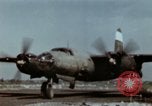 Standbild US-B-26 Marauder Bomber wird bereit für die Mission Deutschland, 1945, aus Sekunde 29 historischem Filmmaterial Videoclip 65675073920