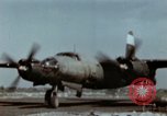 Standbild US-B-26 Marauder Bomber wird bereit für die Mission Deutschland, 1945, aus Sekunde 32 historischem Filmmaterial Videoclip 65675073920