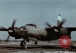 Standbild US-B-26 Marauder Bomber wird bereit für die Mission Deutschland, 1945, aus Sekunde 33 historischem Filmmaterial Videoclip 65675073920