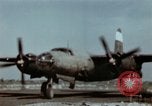 Standbild US-B-26 Marauder Bomber wird bereit für die Mission Deutschland, 1945, aus Sekunde 35 historischem Filmmaterial Videoclip 65675073920