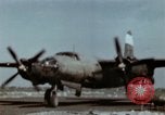 Standbild US-B-26 Marauder Bomber wird bereit für die Mission Deutschland, 1945, aus Sekunde 36 historischem Filmmaterial Videoclip 65675073920