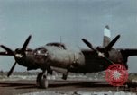 Standbild US-B-26 Marauder Bomber wird bereit für die Mission Deutschland, 1945, aus Sekunde 38 historischem Filmmaterial Videoclip 65675073920