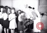 Immagine di Jewish i bambini rifugiati Haifa in Palestina, 1945, secondo 14 filmato di repertorio 65675073936