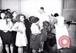 Immagine di Jewish i bambini rifugiati Haifa in Palestina, 1945, secondo 18 filmato di repertorio 65675073936