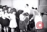 Immagine di Jewish i bambini rifugiati Haifa in Palestina, 1945, secondo 19 filmato di repertorio 65675073936