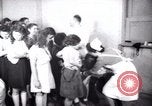 Immagine di Jewish i bambini rifugiati Haifa in Palestina, 1945, secondo 20 filmato di repertorio 65675073936