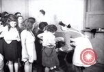 Immagine di Jewish i bambini rifugiati Haifa in Palestina, 1945, secondo 21 filmato di repertorio 65675073936