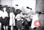 Immagine di Jewish i bambini rifugiati Haifa in Palestina, 1945, secondo 22 filmato di repertorio 65675073936