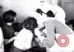 Immagine di Jewish i bambini rifugiati Haifa in Palestina, 1945, secondo 30 filmato di repertorio 65675073936