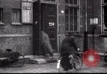 Standbild jüdische Flüchtlinge Amsterdam Niederlande, 1938, aus Sekunde 19 historischem Filmmaterial Videoclip 65675073947