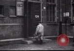 Standbild jüdische Flüchtlinge Amsterdam Niederlande, 1938, aus Sekunde 27 historischem Filmmaterial Videoclip 65675073947