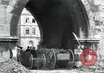 Immagine di Civili tedesco Regensburg Germania, 1945, secondo 24 filmato di repertorio 65675073951